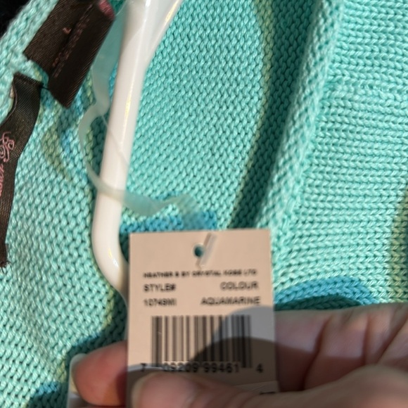 Heather b l Women's Aqua Knit Top - Picture 4 of 5